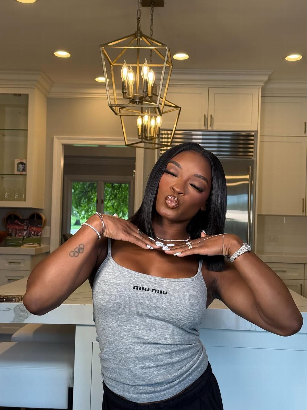 Simone Biles habló abiertamente sobre una de las recientes cirugías estéticas que se practicó (Instagram @simonebiles)