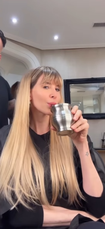 Guillermina Valdes volvió a su antiguo look con pelo largo y lacio, aunque con la ayuda de extensiones (Instagram)
