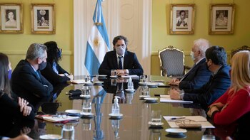 Coronavirus: el Gobierno convocó de