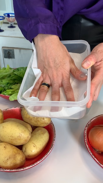 Poner por debajo en el