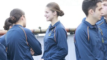 La princesa Leonor aparece por sorpresa en una regata de piragüismo universitaria en el Mar Menor: su extraordinaria coordinación junto a sus compañeros