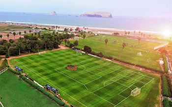 Campo Mar se ubica en Lurín y cuenta con 11 canchas de fútbol.