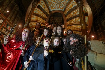 Un grupo de niños disfrazados