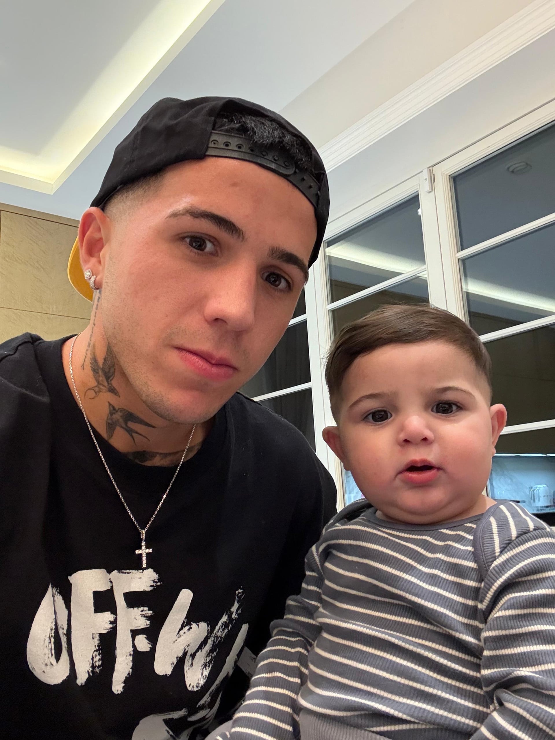 Enzo Fernández y una selfie junto a su hijo Benja