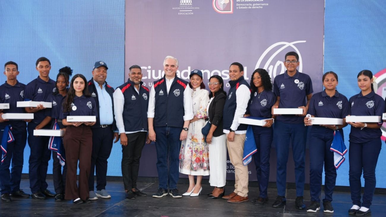 La misión ‘Defensores de la Democracia’ encabezada por Luis Miguel De Camps fomenta valores democráticos y liderazgo estudiantil en la República Dominicana. (Cortesía: Gobierno de República Dominicana)