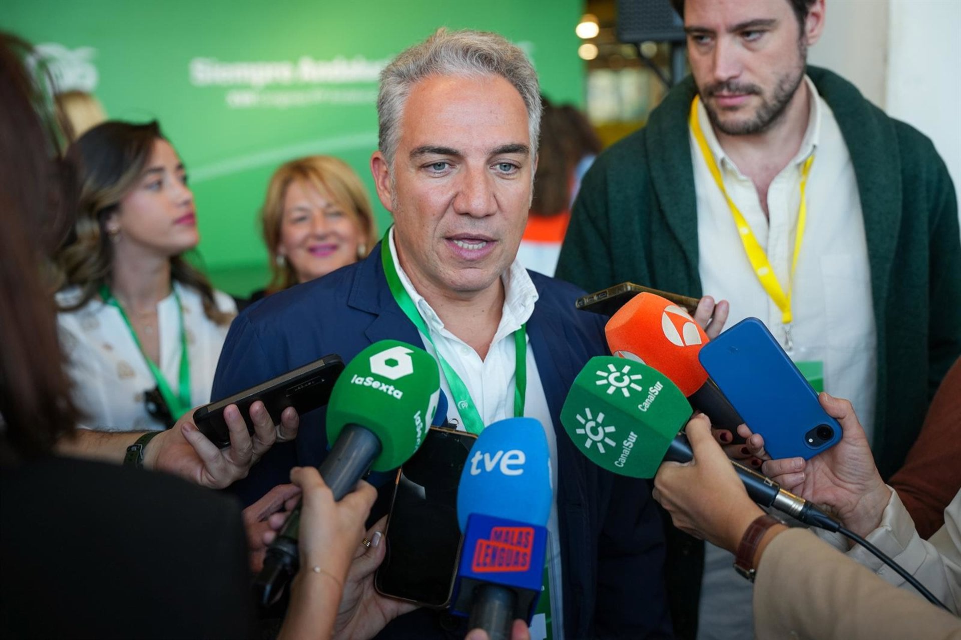 Bendodo dice que a Sánchez le rodean «doce tramas de corrupción»: «Están operando como una mafia organizada»