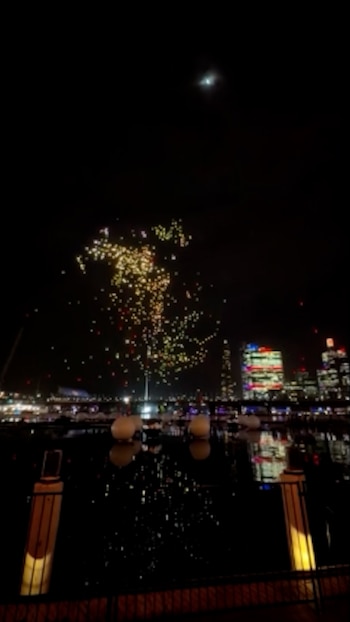 Varios drones caen en el Darling Harbour de Sídney tras un fallo en el espectáculo de luces