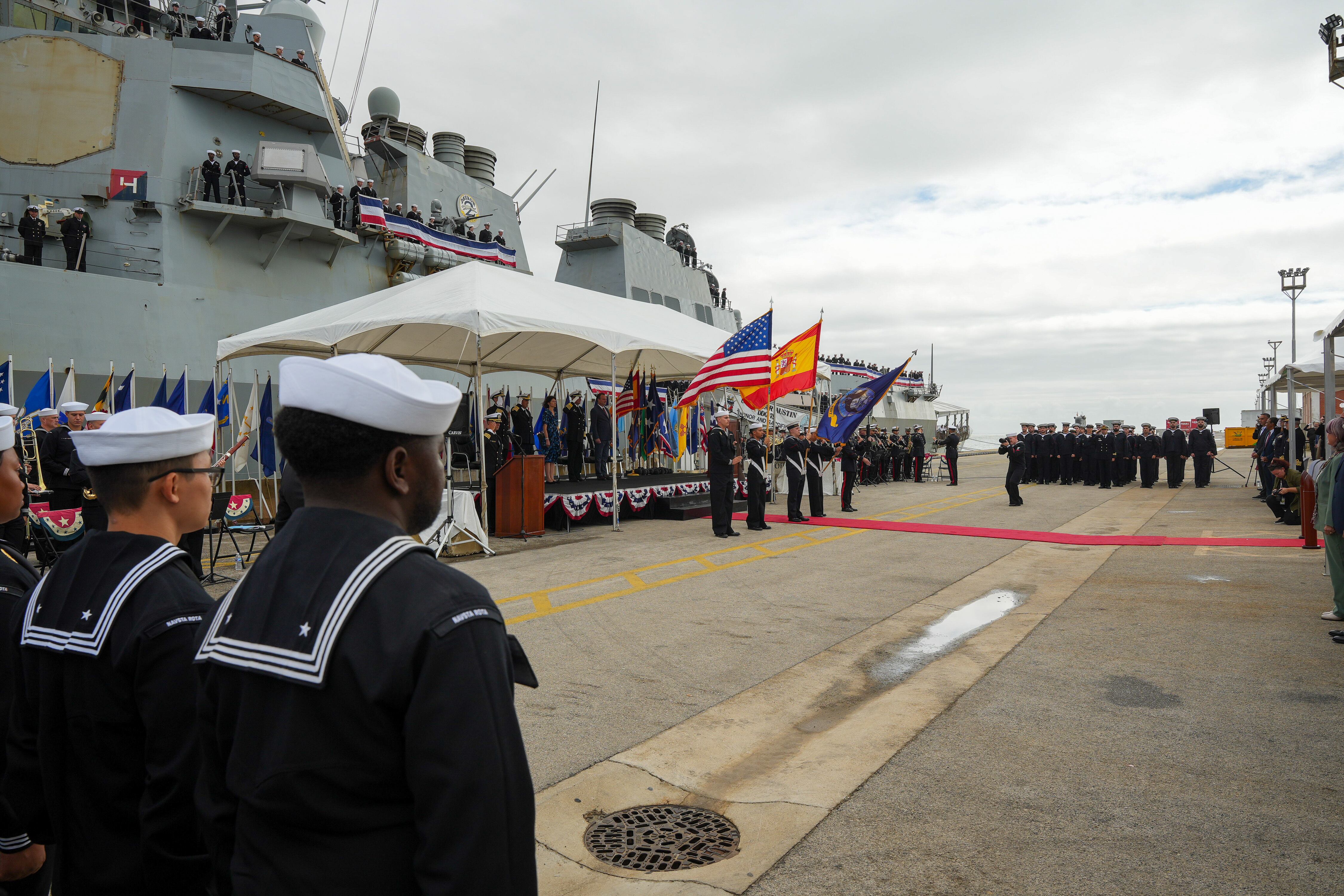 La ceremonia de la llegada del USS Oscar Austin a puerto de Rota (Francisco J. Olmo / Europa Press)