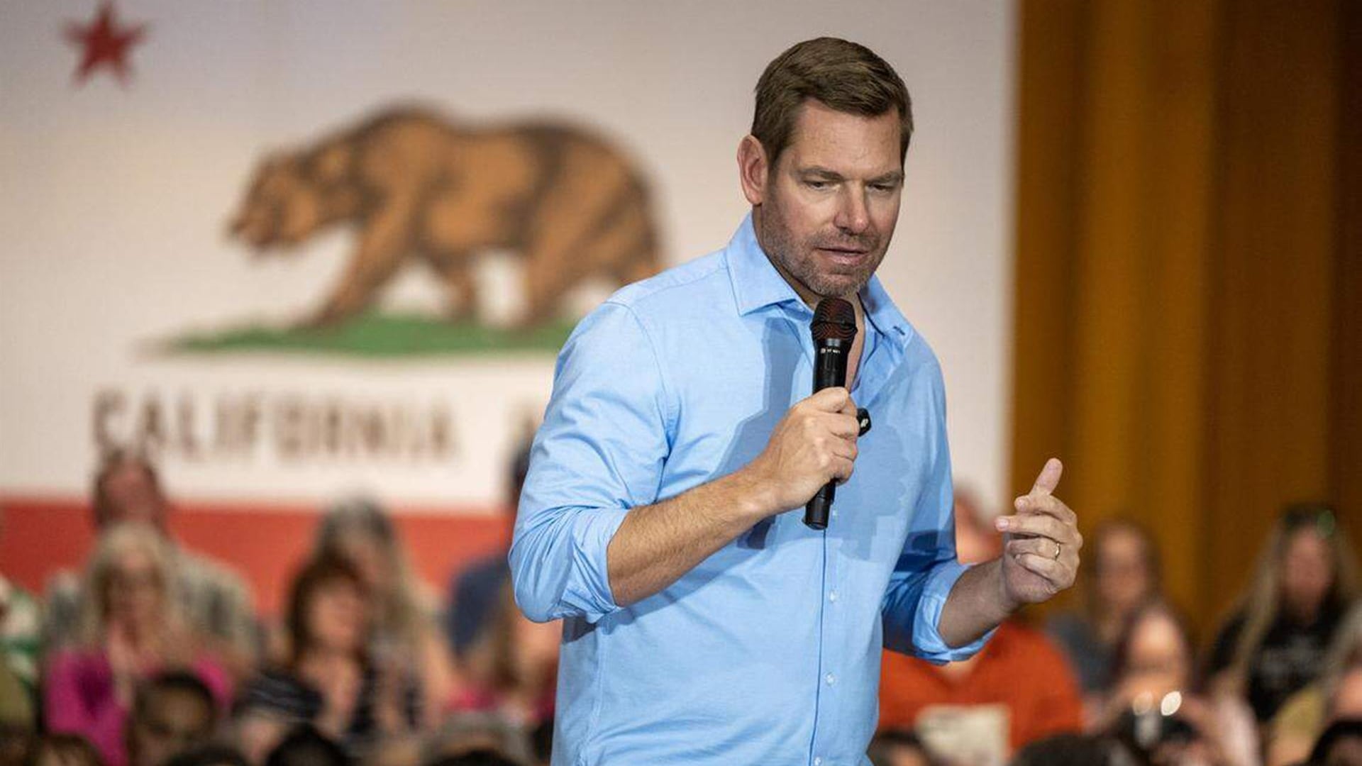 El FBI allana en Beverly Hills la mansión de un donante de la campaña de Eric Swalwell