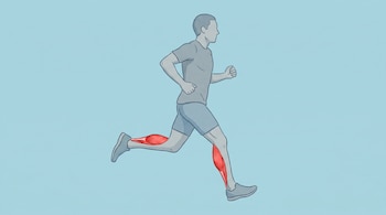 Ilustración de perfil de un corredor genérico en zancada, con músculos de la pantorrilla en rojo brillante, el resto del cuerpo en gris sobre fondo azul celeste.