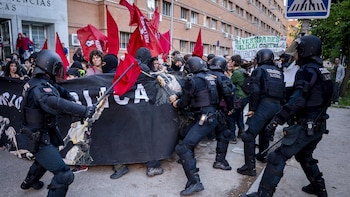 Podemos denuncia las "vergonzosas" cargas policiales en la Complutense e IU pide el cese del mando policial responsable