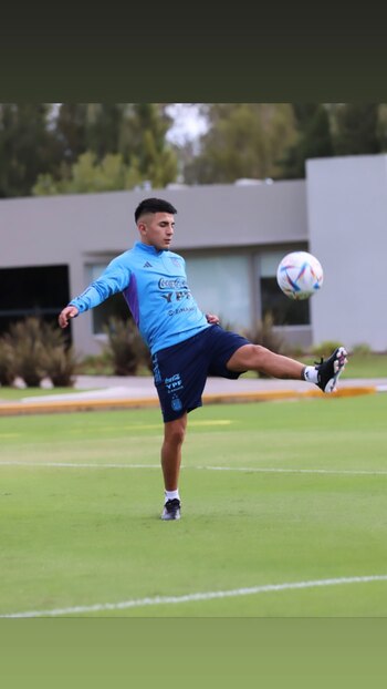 Thiago Almada haciendo jueguitos (@thiago_almada23)