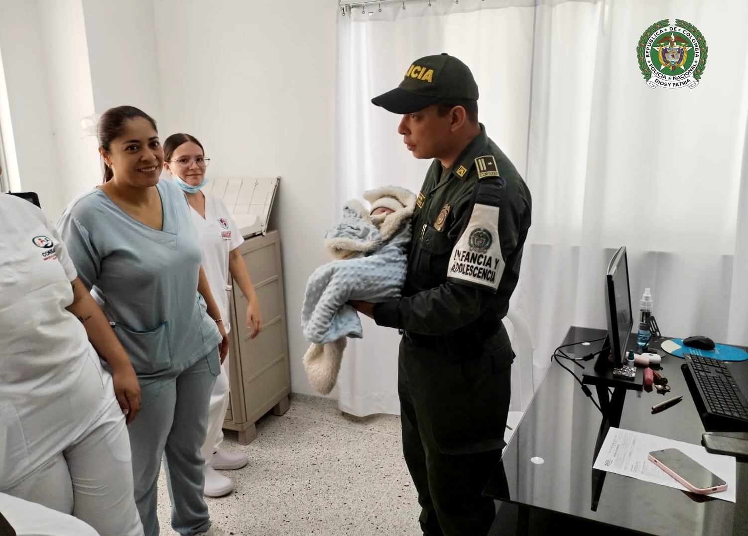 La bebé ya recibió atención pediátrica - crédito Policía de Antioquia