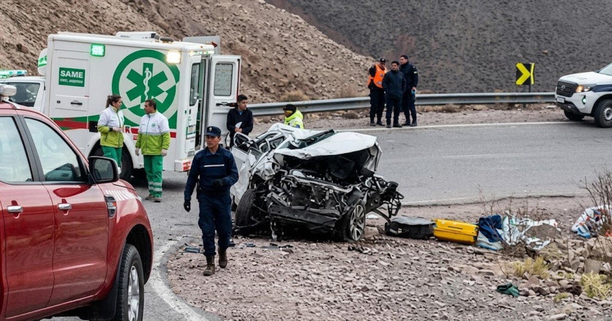 Tragedia en Jujuy: una camioneta cayó 80 metros en la Cuesta de Lipán y murió una mujer - Infobae