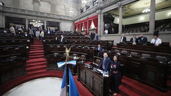 Interpelaciones en Guatemala dejan a 12 ministros de Bernardo Arévalo sin salir del país