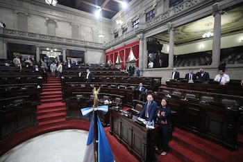 El gobierno de Bernardo Arévalo intentó frenar la simultaneidad de las interpelaciones con un recurso ante la Corte de Constitucionalidad para evitar que afectaran al Ejecutivo.