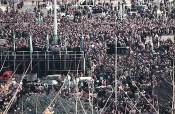 Gran afluencia de público en la explanada del Monumento a la Bandera (Crédito: LAPRODI-ISHIR - Hirschfeld, Herbert)