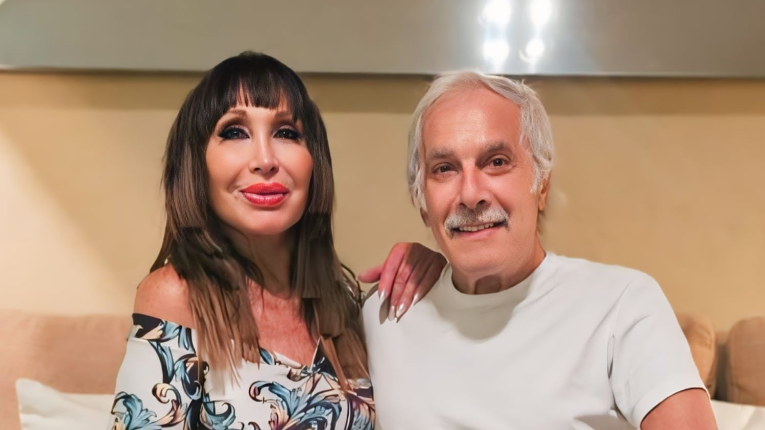 Fernando Pato Galmarini se convirtió en el último gran amor de Moria Casán, con noviazgo confirmado en 2022 y una boda simbólica después del reencuentro