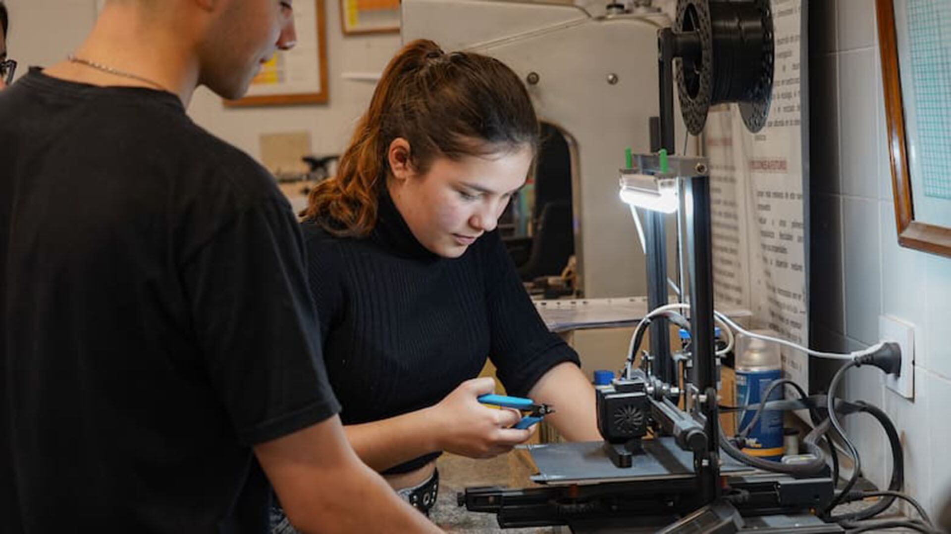 El proceso de desarrollo de los adaptadores se caracterizó por su enfoque colaborativo y multidisciplinario (Escuela Técnica Nº 32 General José de San Martín)