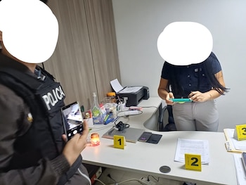 La Fiscalía General del Estado allanó el despacho de la funcionaria en Guayaquil para preservar evidencia digital relacionada con la investigación.