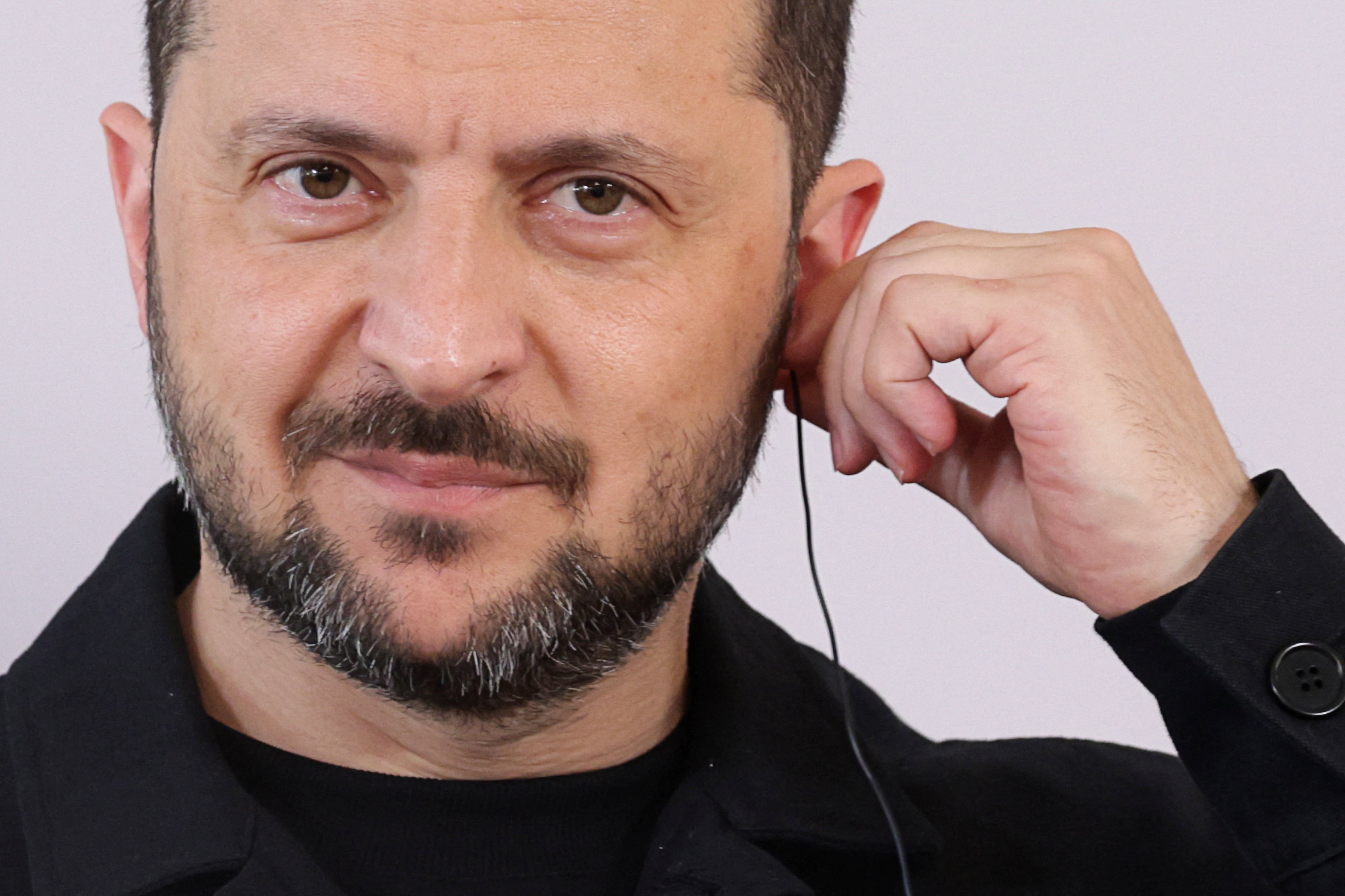 El presidente ucraniano Volodímir Zelenski asiste a una conferencia de prensa con el presidente austríaco Alexander Van der Bellen en Viena, Austria, el 16 de junio de 2025. Zelenski, considerado por Moscú líder de un régimen