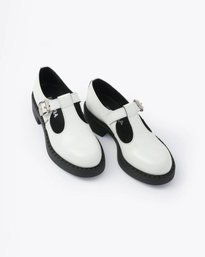 Prada reinventó los Mary Jane en los noventa, fusionando feminidad clásica y modernidad (Archivo)