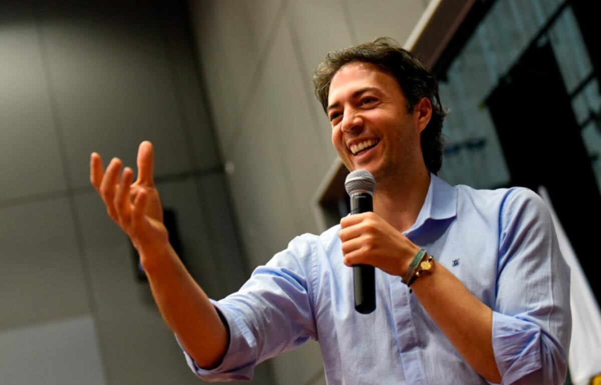 El exalcalde de Medellín expresó su descontento tras no ser incluido en el sondeo de Invamer, señalando que la firma vulneró normas y cuestionando la legitimidad de la decisión en medio del proceso electoral colombiano - crédito Alcaldía de Medellín