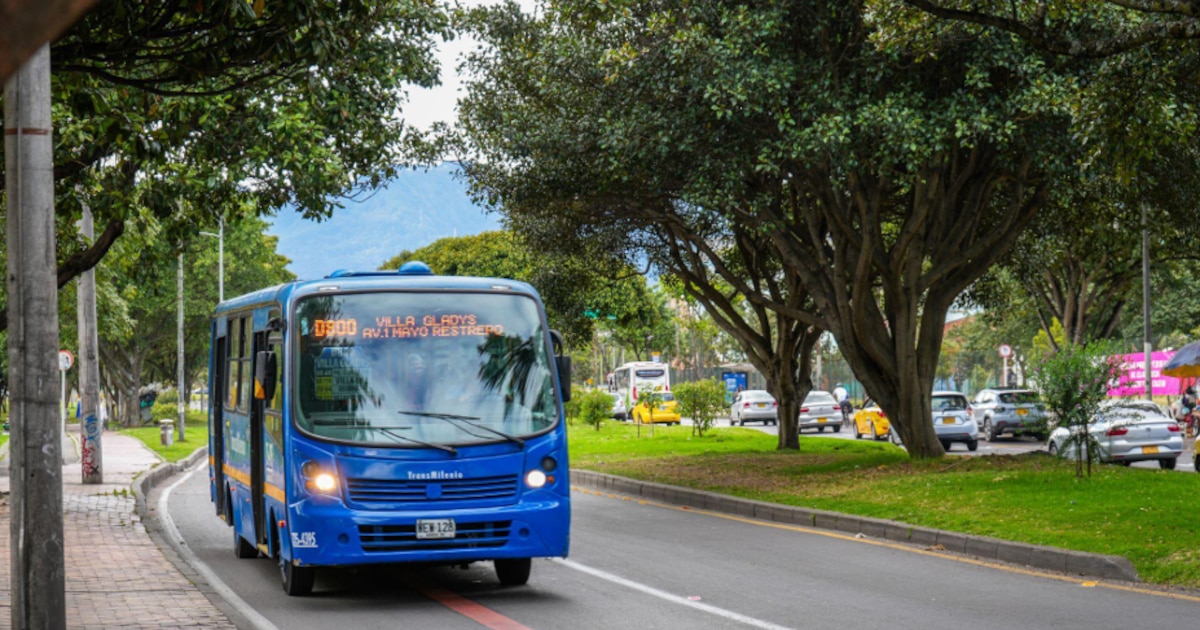 Durante robo a un bus del Sitp en Bogotá, pasajero se enfrentó a los delincuentes y los bajó: esto pasó