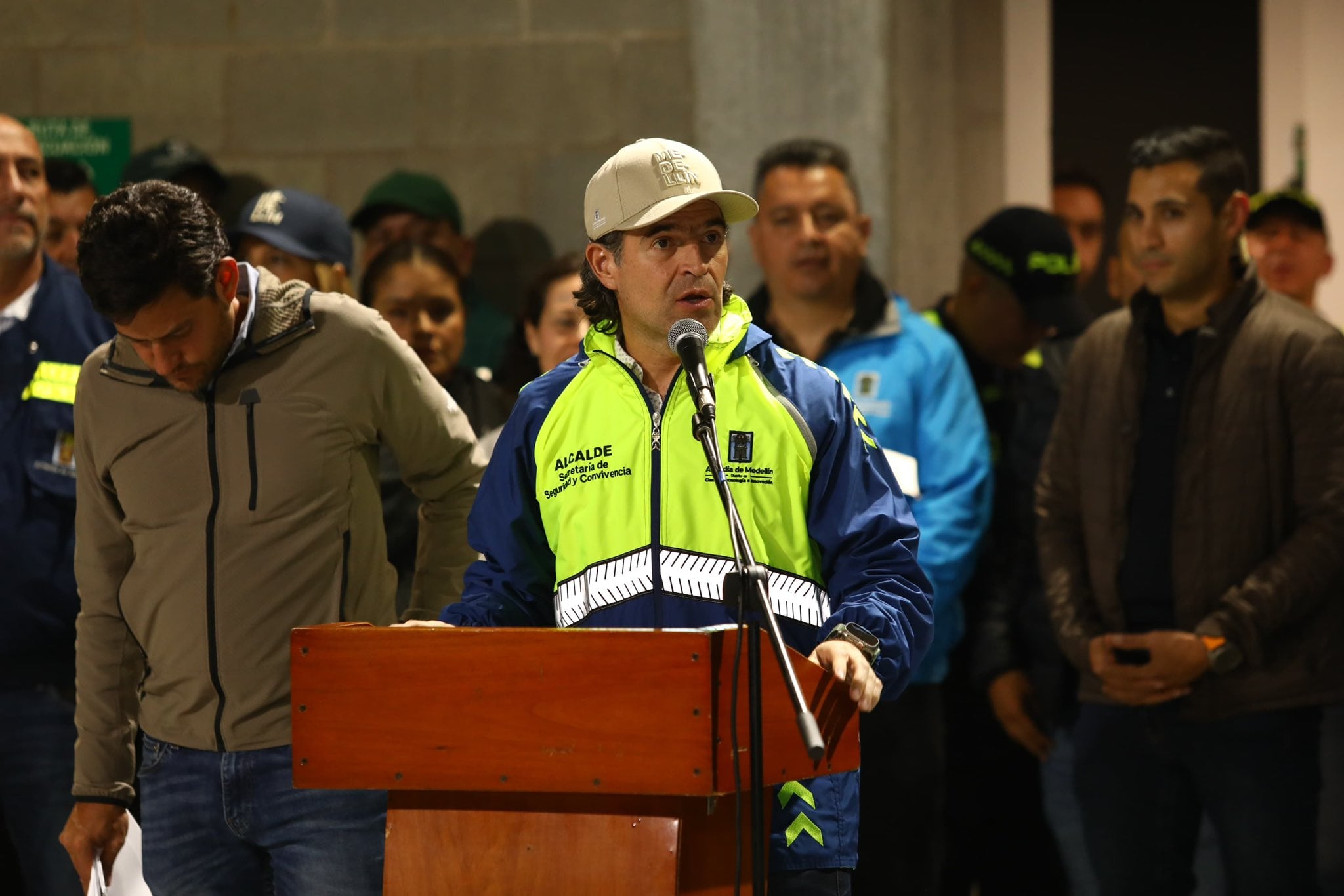 El alcalde Gutiérrez advierte que continuarán persiguiendo a quienes atenten contra la niñez, incluso fuera de Colombia - crédito Alcaldía Medellín