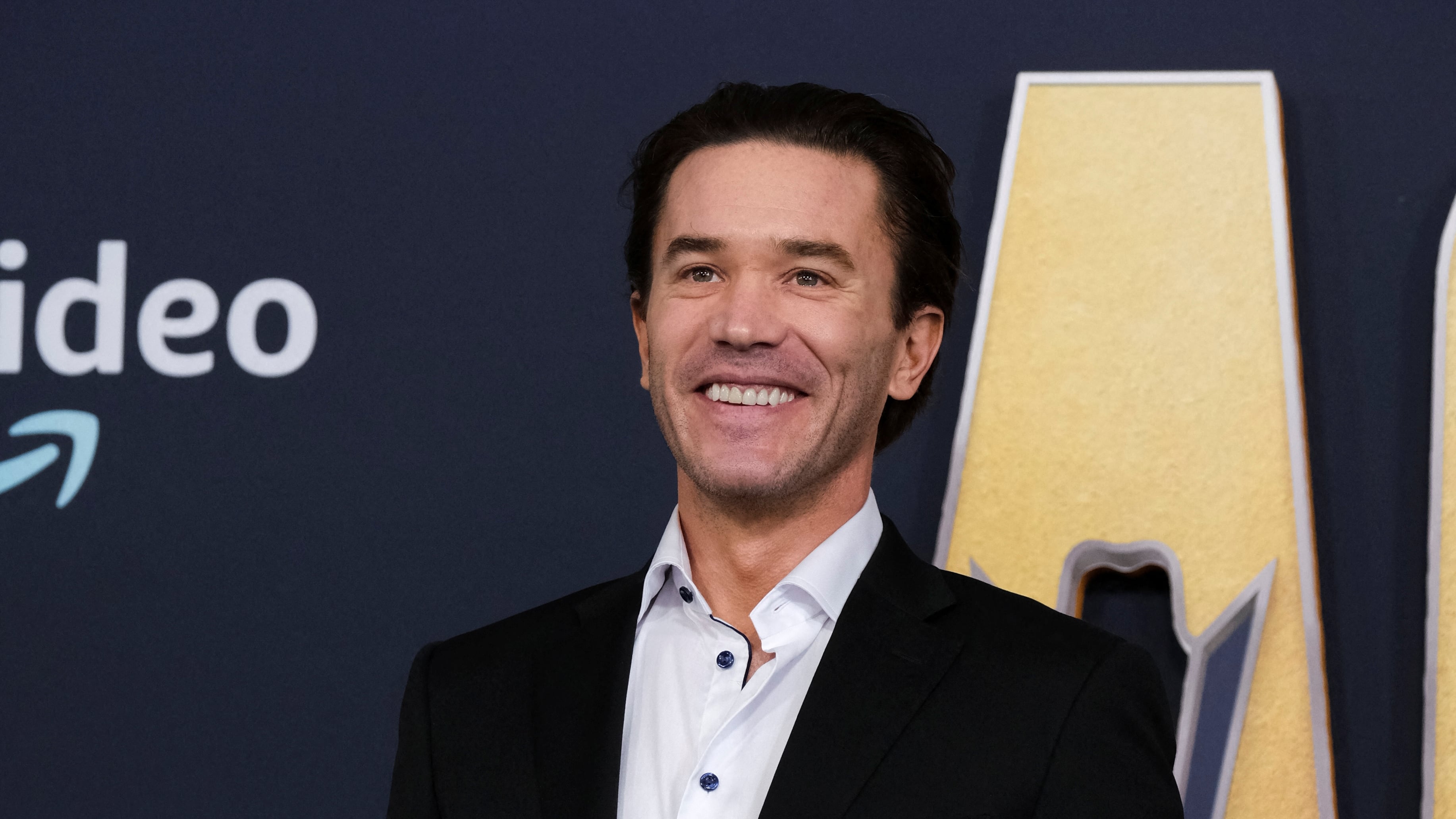 Tom Pelphrey aganó su primer Emmy de la noche. REUTERS/Maria Alejandra Cardona