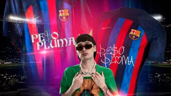 Peso Pluma en la camisa