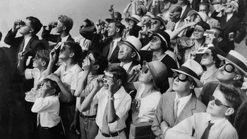 Una multitud se reúne en