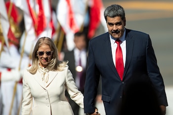 Maduro y Flores figuran