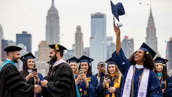 Qué carreras universitarias lideran los salarios en Nueva York