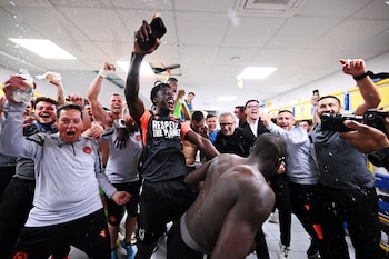 El impacto del uso de los celulares dentro del vestuario (REUTERS/Alberto Lingria)