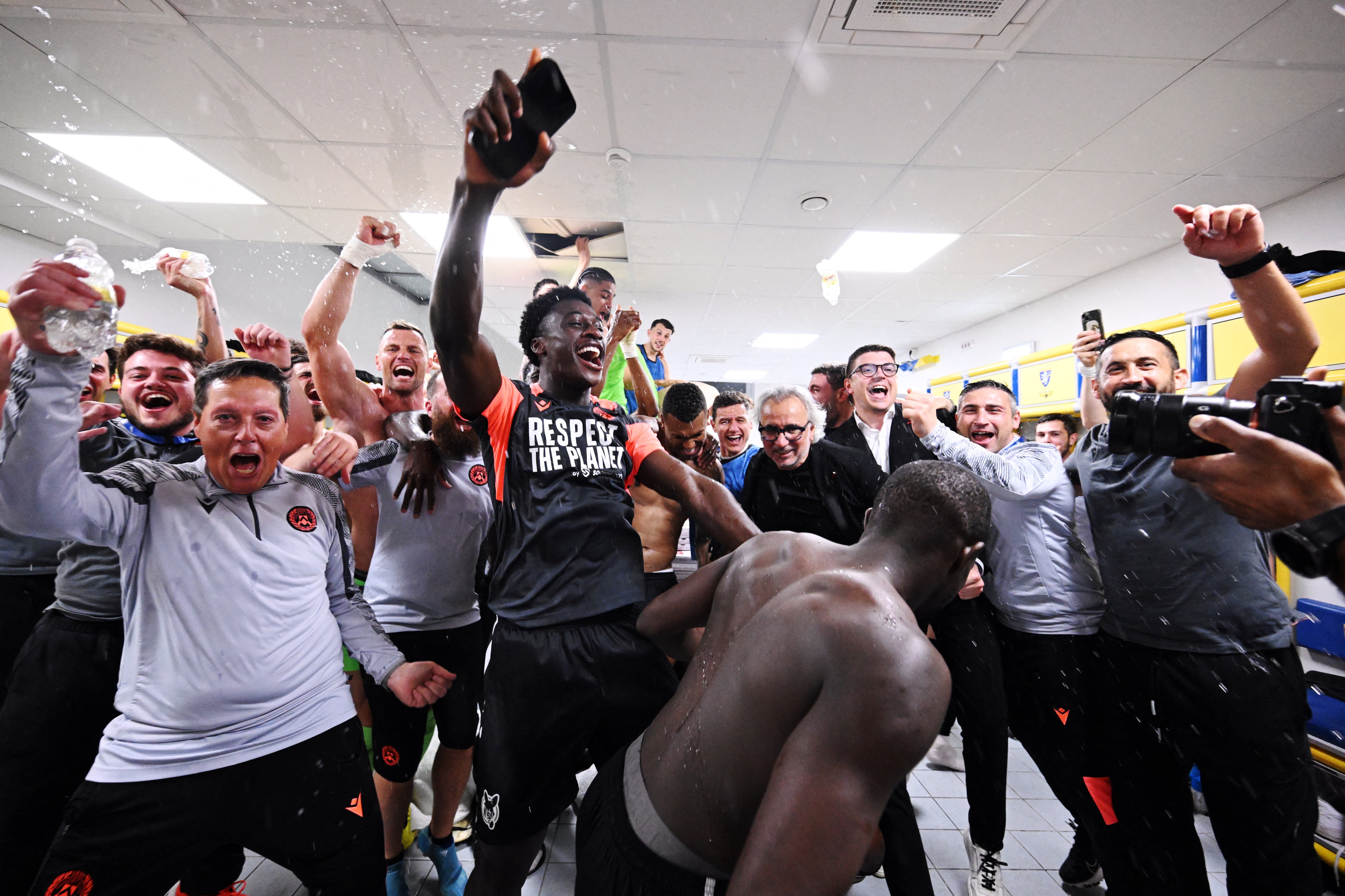 El impacto del uso de los celulares dentro del vestuario (REUTERS/Alberto Lingria)