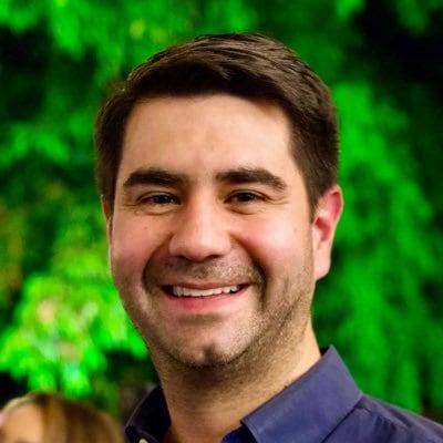 Simón Molina advirtió que se debe determinar si las inconsistencias identificadas en el presupuesto presentado por el Gobierno Petro solo fueron errores, o si hubo delitos detrás - crédito @simonmolinag/X