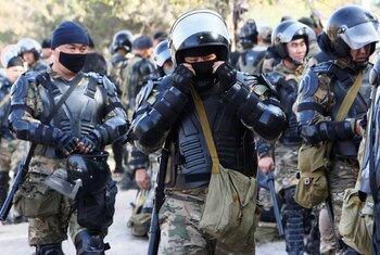 Oficiales de Kirguistán. REUTERS/Vladimir Pirogov