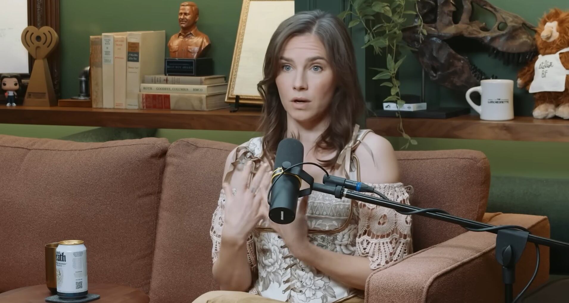 Amanda Knox revela el impacto del estigma mediático tras su exoneración y el desafío de reconstruir su vida (YouTube: Armchair Expert with Dax Shepard)