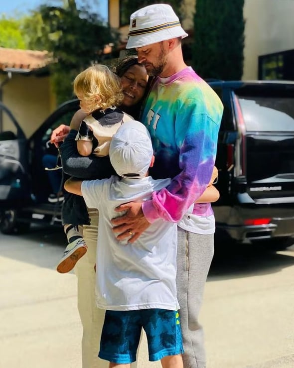 La familia del cantante, junto a sus hijos Silas y Phineas, refuerza la importancia del entorno cercano ante los desafíos vinculados a la salud (@jessicabiel)