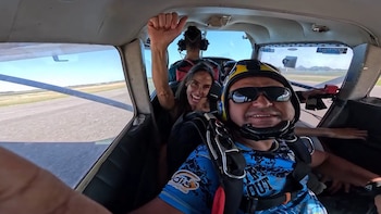 María Susini en la avioneta