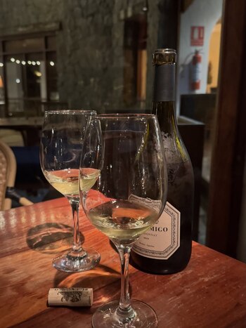 Lejos de declaraciones públicas, las