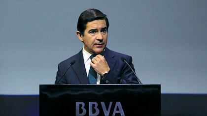 El Gobierno tiene la última palabra en la opa hostil de BBVA a Sabadell y puede vetar la operación