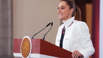 Sheinbaum analiza homenaje a militares