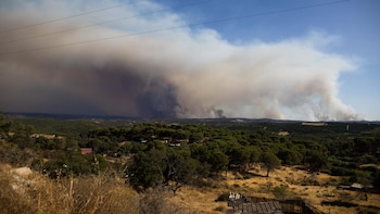 El eclipse obliga a frenar las operaciones de los medios aéreos en el incendio de Niebla: “Es una orden para toda España”