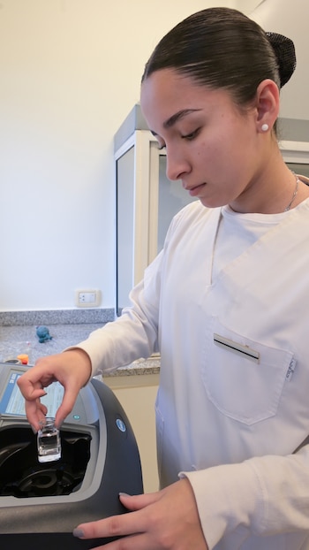 Al laboratorio se sumaron egresados