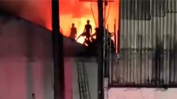 Trasladan a 376 reclusos de un centro de detención de Buenaventura tras un incendio provocado en un enfrentamiento entre Los Shottas y Los Espartanos