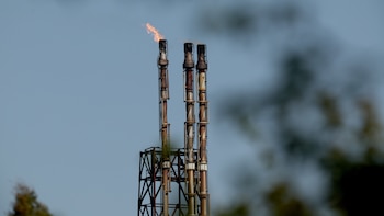 El petróleo vuelve a subir por la escalada militar en Medio Oriente y el bloqueo del estrecho de Ormuz