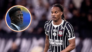 André Carrillo será dirigido por una leyenda del fútbol: Clarence Seedorf asume el mando de Corinthians