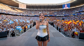 María Becerra será la encargada de cantar el himno argentino en la final ante España
